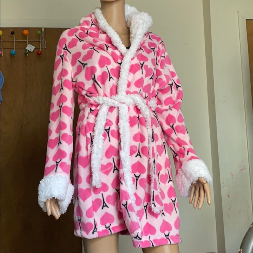 Robe - Picture 2 of 5